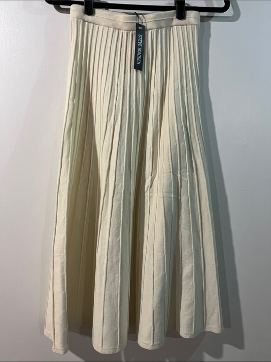 Steve Madden Dresses & Skirts - Steve Madden Cream Pleat Effect Maxi Skirt